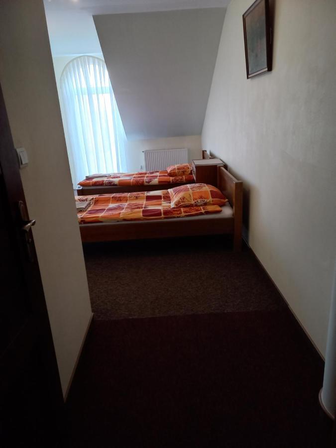 Hotel Roza Losice Dış mekan fotoğraf